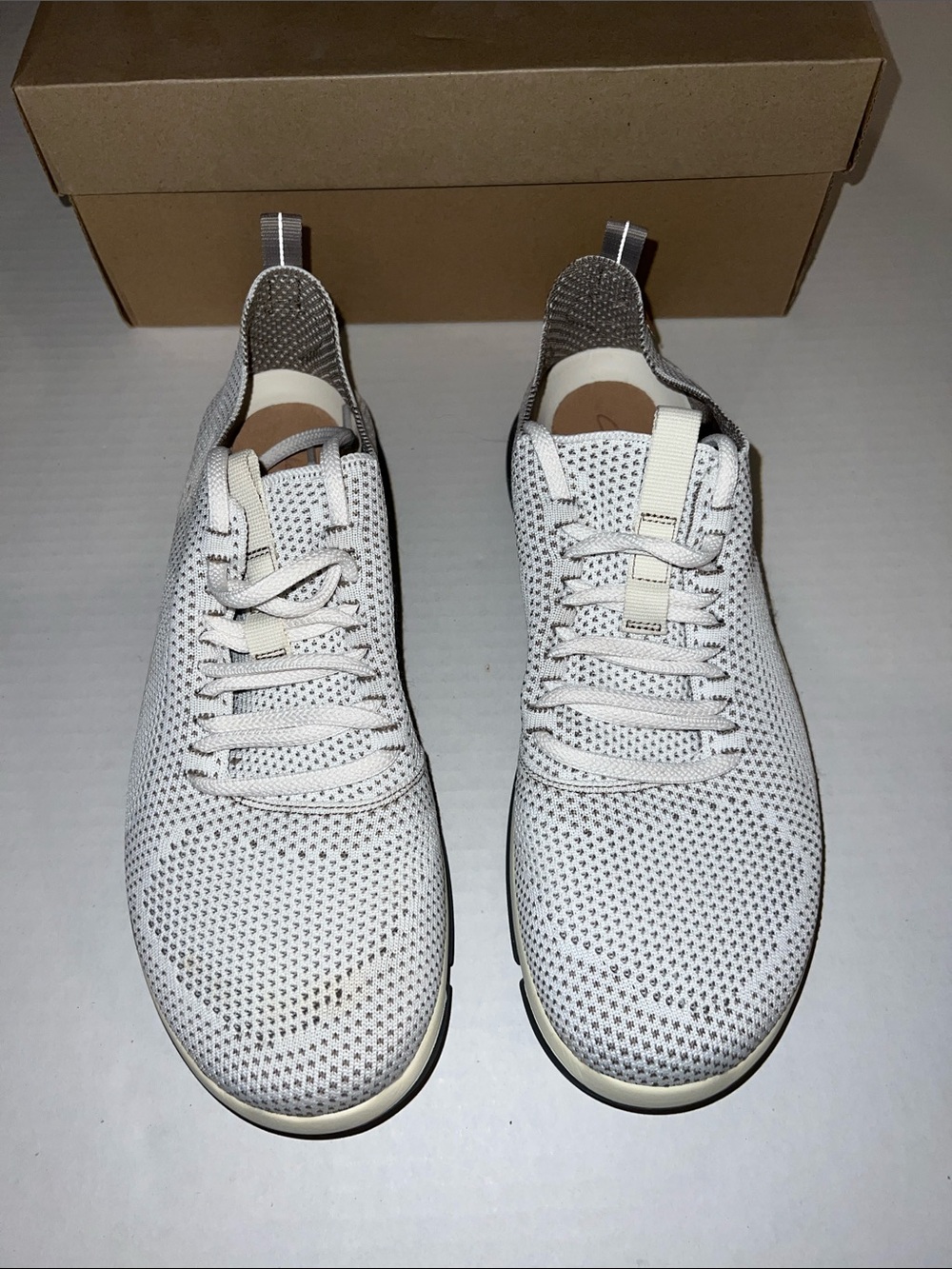 Clarks Men’s White Knit Lace-Up Sneaker with Black Sole - Picture 3 of 8